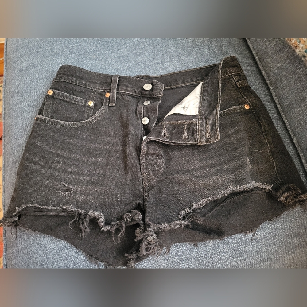 Levi's Jean Shorts With Frayed Edge - Picture 3 of 11
